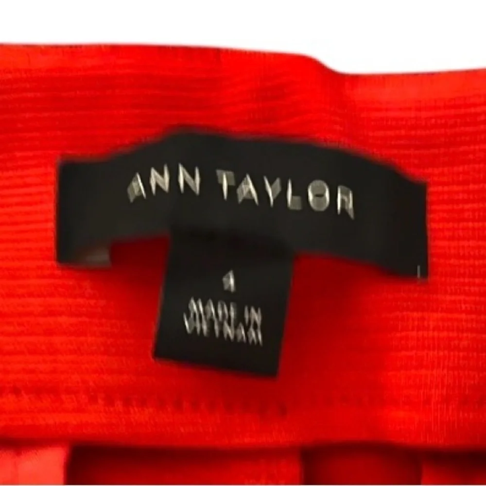 Ann Taylor Button Trim Kick Crop Pant, SZ: 4, Vibrant Red - Picture 8 of 10